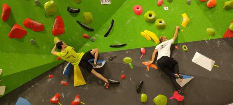 championnat départemental de bloc, et 2è étape de la Coupe de la mayenne des p’tits grimpeurs
